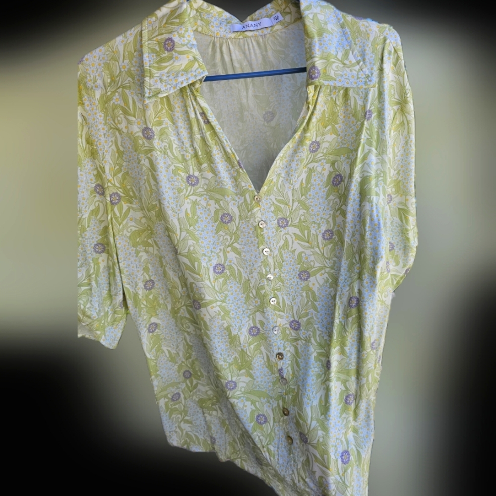 Ladies top Anany brand I bought in Spain. Size XXL but fits more L.